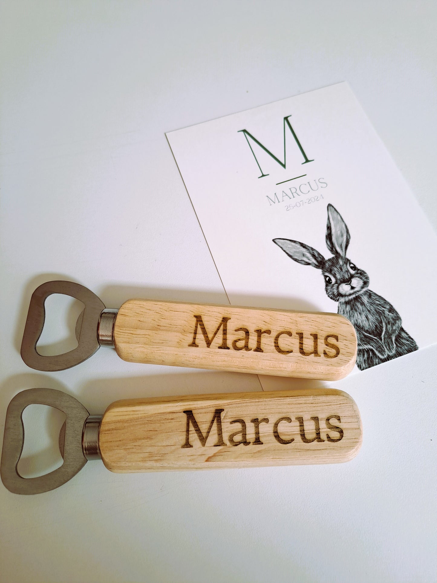 Flesopener met naam gegraveerd - Hout