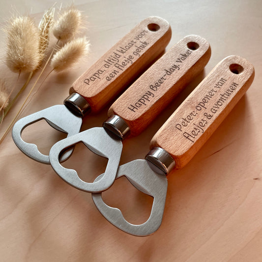 Flesopener met tekst gegraveerd - Hout