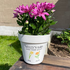 Bloempot met naam en geboortebloem buiten – cadeau voor mama – gepersonaliseerd – Studio Bedankje