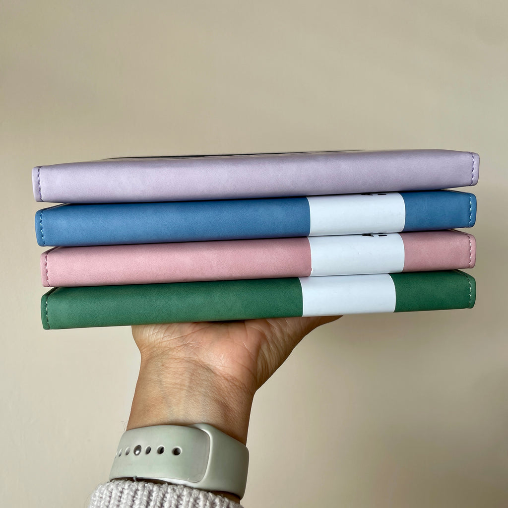 A5-schriftje met naam voor de juf en bijpassende pastel balpen, gepersonaliseerd cadeau, Studio Bedankje